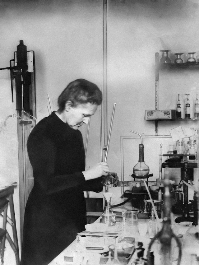 M.Curie working in her lab